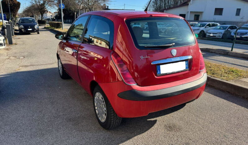 
								LANCIA – Ypsilon – 1.2 Argento NEOPATENTATI pieno									