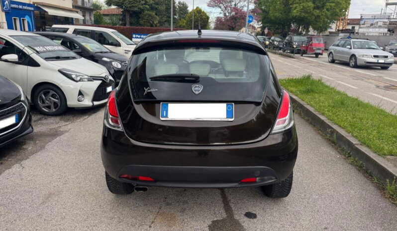 
								LANCIA – Ypsilon – 1.2 69 CV 5 porte GPL Ecochic Silver NEOPATENTATI pieno									