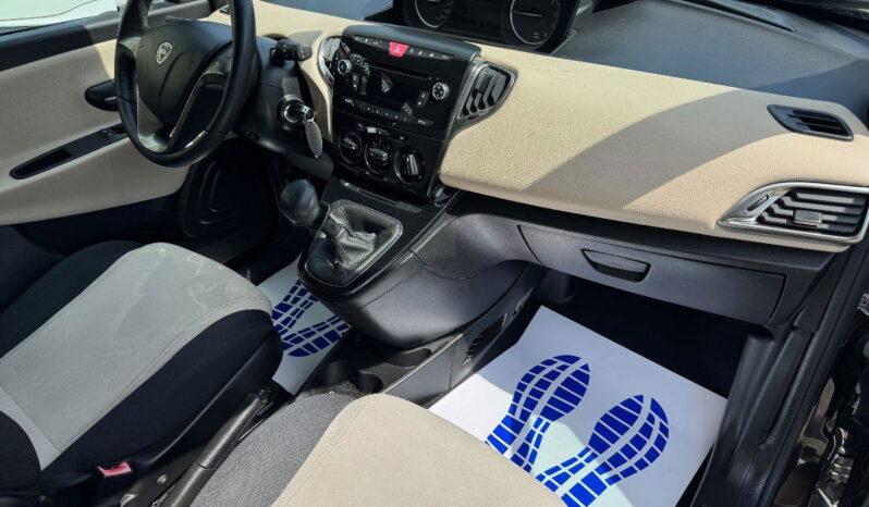 
								LANCIA – Ypsilon – 1.2 69 CV 5 porte GPL Ecochic Silver NEOPATENTATI pieno									