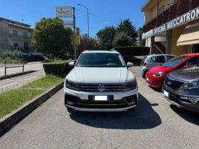 VOLKSWAGEN – Tiguan – 2.0 TDI DSG 4MOTION R-LINE