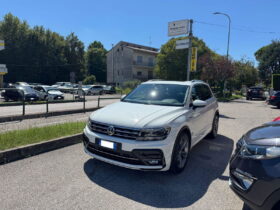 VOLKSWAGEN – Tiguan – 2.0 TDI DSG 4MOTION R-LINE